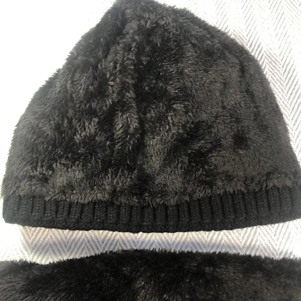 BLACK WINTER faux fur lined winter hat and gaiter Excellent Used Condition